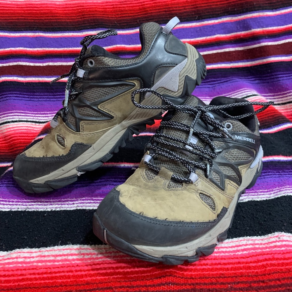 Women’s size 8.5 Merrell dark olive shoe